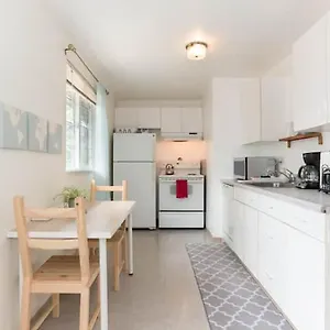 Apartment Unique, Convenient, Centrally Located